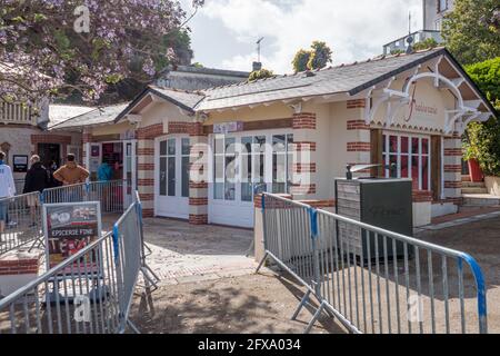 La Fraiseraie (Eisspezialitäten auf Erdbeerbasis) Schilder auf französischem Laden. Frontansicht des französischen Ladens mit Logo in Fleche, Frankreich 20.5.2021 La Fraiseraie is Stockfoto