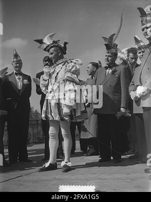 Karneval In Nijmegen. Ankunft von Prinz Karneval und Parade, 19. April 1953, Karneval, Niederlande, 20. Jahrhundert Presseagentur Foto, Nachrichten zu erinnern, Dokumentarfilm, historische Fotografie 1945-1990, visuelle Geschichten, Menschliche Geschichte des zwanzigsten Jahrhunderts, Momente in der Zeit festzuhalten Stockfoto