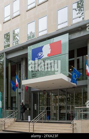 Vorderansicht des Gesundheitsministeriums (Ministère des solidarités et de la santé auf französisch) Gebäude in Paris Frankreich für nationale Nachrichten auf Corona Stockfoto