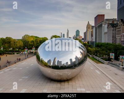 Chicago, Illinois, USA. Mai 2021. Luftaufnahme der modernen Skulptur, bekannt im Bean im Millennium Park in Chicago Illinois Credit: Walter G Arce SR Grindstone Medi/ASP/ZUMA Wire/Alamy Live News Stockfoto
