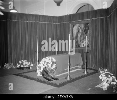 Chapelle Ardente Jan Sluyters in Stedelijk Museum, 11. Mai 1957, Künstler, Museen, Beerdigungen, Niederlande, Foto der Presseagentur des 20. Jahrhunderts, Nachrichten zu erinnern, Dokumentarfilm, historische Fotografie 1945-1990, visuelle Geschichten, Menschliche Geschichte des zwanzigsten Jahrhunderts, Momente in der Zeit festzuhalten Stockfoto