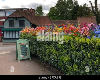 Cobham, Surrey, Großbritannien. Mai 2021. Die Ivy Brasserie und das Restaurant in Cobham, Surrey, Großbritannien, sind bereit für einen verspäteten Start in den britischen Sommer. Kredit: Motofoto/Alamy Live Nachrichten Stockfoto