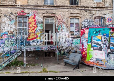 BERLIN, DEUTSCHLAND - 1. SEPTEMBER 2017: Street Art in ROHEM Gelande Subcultural Compound in Berlin. Stockfoto