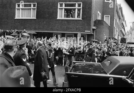 Taufe von Prinz Konstantin und Prinz Bernhard in der Domkirche in Utrecht. Ankunft in der Kirche, 21. Februar 1970, Taufzeremonien, Ankunft, Kirchen, Fürsten, Niederlande, Presseagentur des 20. Jahrhunderts, Foto, Nachrichten zu erinnern, Dokumentarfilm, historische Fotografie 1945-1990, visuelle Geschichten, Menschliche Geschichte des zwanzigsten Jahrhunderts, Momente in der Zeit festzuhalten Stockfoto