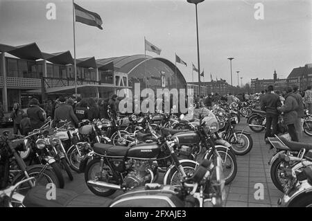 Menschenmassen auf der RAI-Zweiradausstellung, 3. März 1973, Ausstellungen, Niederlande, 20. Jahrhundert Presseagentur Foto, Nachrichten zu erinnern, Dokumentarfilm, historische Fotografie 1945-1990, visuelle Geschichten, Menschliche Geschichte des zwanzigsten Jahrhunderts, Momente in der Zeit festzuhalten Stockfoto