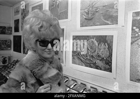 Dusty Springfield nicht im Grand Gala du Disque. Hier während eines Besuchs im Stedelijk Museum, 8. März 1968, Besuche, Museen, Sonnenbrille, Niederlande, Foto der Presseagentur des 20. Jahrhunderts, zu erinnerende Nachrichten, Dokumentarfilm, historische Fotografie 1945-1990, visuelle Geschichten, Menschliche Geschichte des zwanzigsten Jahrhunderts, Momente in der Zeit festzuhalten Stockfoto