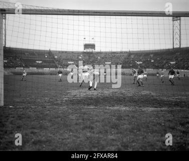 DWS gegen Schieß los. 1-1, Spielzeit, 21. März 1965, Sport, Fußball, Niederlande, Foto der Presseagentur des 20. Jahrhunderts, zu erinnerende Nachrichten, Dokumentarfilm, historische Fotografie 1945-1990, visuelle Geschichten, Menschliche Geschichte des zwanzigsten Jahrhunderts, Momente in der Zeit festzuhalten Stockfoto