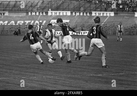 DWS gegen Schieß los. 1-3. Game Moments, 15. Oktober 1967, Sport, Fußball, Niederlande, Presseagentur des 20. Jahrhunderts, Foto, Nachrichten zum erinnern, Dokumentarfilm, historische Fotografie 1945-1990, visuelle Geschichten, Menschliche Geschichte des zwanzigsten Jahrhunderts, Momente in der Zeit festzuhalten Stockfoto