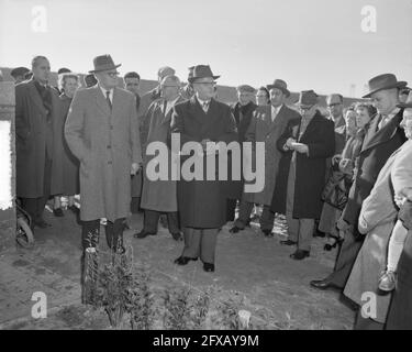 Erste Einwohner Digna Johannapolder Rotterdam, 2. März 1957, Einwohner, Niederlande, 20. Jahrhundert Presseagentur Foto, Nachrichten zu erinnern, Dokumentarfilm, historische Fotografie 1945-1990, visuelle Geschichten, Menschliche Geschichte des zwanzigsten Jahrhunderts, Momente in der Zeit festzuhalten Stockfoto