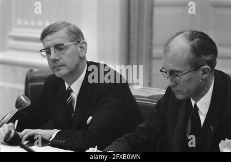 Senat . Überlegungen zum Lohngesetz von Minister Roolvink über den linken Minister Udink und den rechten Minister Witteveen am Regierungstisch, 10. Februar 1970, Politik, Niederlande, 20. Jahrhundert Presseagentur Foto, Nachrichten zu erinnern, Dokumentarfilm, historische Fotografie 1945-1990, visuelle Geschichten, Menschliche Geschichte des zwanzigsten Jahrhunderts, Momente in der Zeit festzuhalten Stockfoto