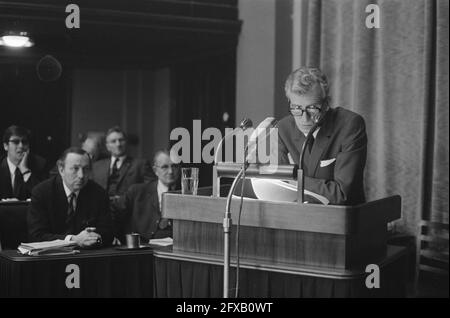 Senat . Erwägung des Lohngesetzes von Minister Roolvink, NVV-Vorsitzender Kloos, spricht am 10. Februar 1970, 20. Jahrhundert Presseagentur Foto, Nachrichten zu erinnern, Dokumentarfilm, historische Fotografie 1945-1990, visuelle Geschichten, Menschliche Geschichte des zwanzigsten Jahrhunderts, Momente in der Zeit festzuhalten Stockfoto