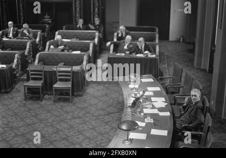 Senat . Betrachtung des Lohngesetzes von Minister Roolvink, 10. Februar 1970, Politik, Niederlande, 20. Jahrhundert Presseagentur Foto, Nachrichten zu erinnern, Dokumentarfilm, historische Fotografie 1945-1990, visuelle Geschichten, Menschliche Geschichte des zwanzigsten Jahrhunderts, Momente in der Zeit festzuhalten Stockfoto