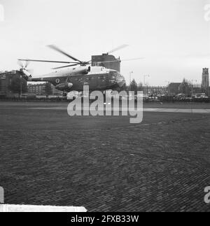 Erster Frachthubschrauber von Sabena am Rotterdam Heliport, 10. Mai 1965, Hubschrauber, Niederlande, Foto der Presseagentur des 20. Jahrhunderts, Neuigkeiten zur Erinnerung, Dokumentarfilm, historische Fotografie 1945-1990, visuelle Geschichten, Menschliche Geschichte des zwanzigsten Jahrhunderts, Momente in der Zeit festzuhalten Stockfoto