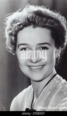 Nina Valentinovna Veselovskaya (geboren 1932) - sowjetische, damals russische Theater- und Filmschauspielerin. Ehrenkünstler des RSFSR (1984). Alte Vintage-Postkarte der UdSSR, 60er Jahre. Stockfoto