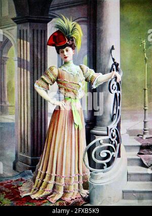 Léopold-Émile Reutlinger Vintage-Foto mit dem Titel Afternoon Dress von Redfern oder Robe d'après-Midi par redfern. Modische Fotoraphie. Stockfoto