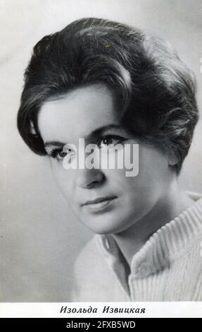 Izolda Wassiljewna Izvitskaya (russisch: Изольда Васильевна Извицкая, 21. Juni 1932 – 1. März 1971) war eine sowjetische Schauspielerin. Alte Vintage-Postkarte der UdSSR, 60er Jahre. Stockfoto