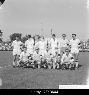 NAC-Team, von links nach rechts stehend Theo Laseroms, Jan van Hoogenhuizen, Adri Pelkmans, Kees Kamp, Peter van der Merwe, Daan Schrijvers, sitzend, 2. September 1962, Mannschaften, Sport, Fußball, Niederlande, Foto der Presseagentur des 20. Jahrhunderts, zu erinnerende Nachrichten, Dokumentation, historische Fotografie 1945-1990, visuelle Geschichten, Menschliche Geschichte des zwanzigsten Jahrhunderts, Momente in der Zeit festzuhalten Stockfoto