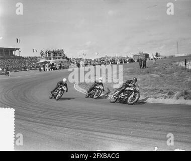 Internationaler Motor- und Seitenwagenrennen Zandvoort, Sieger 350cc E. Honseley Nr. 45, 22. Mai 1955, Motorräder, Gewinner, Sidepan Races, Niederlande, Foto der Presseagentur des 20. Jahrhunderts, zu erinnerende Nachrichten, Dokumentarfilm, historische Fotografie 1945-1990, visuelle Geschichten, Menschliche Geschichte des zwanzigsten Jahrhunderts, Momente in der Zeit festzuhalten Stockfoto