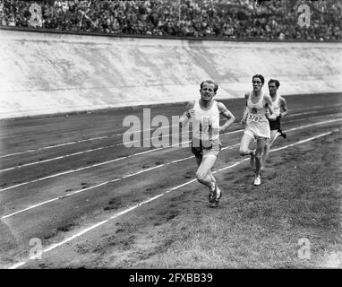 Internationaler Leichtathletik-Wettbewerb im Olympiastadion. Emil Zatopek, 13. August 1948, Leichtathletik, Sport, Niederlande, Presseagentur des 20. Jahrhunderts, Foto, Nachrichten zum erinnern, Dokumentarfilm, historische Fotografie 1945-1990, visuelle Geschichten, Menschliche Geschichte des zwanzigsten Jahrhunderts, Momente in der Zeit festzuhalten Stockfoto