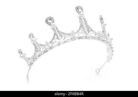 Tiara mit Perlen isoliert auf weißem Hintergrund Stockfoto