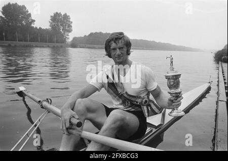 Internationale Rudermeisterschaften und Holland Cup auf Bosbaan in Amsterdam; Sieger Holland Cup, W. Honig (DDR), 30. Juni 1974, Rudern, Niederlande, Foto der Presseagentur des 20. Jahrhunderts, zu erinnerende Nachrichten, Dokumentarfilm, historische Fotografie 1945-1990, visuelle Geschichten, Menschliche Geschichte des zwanzigsten Jahrhunderts, Momente in der Zeit festzuhalten Stockfoto