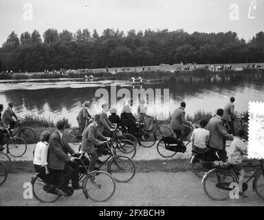 Internationale Ruderrennen Bosbaan. Ziel jung 8B, 10. Juni 1956, Ruderregatten, Ziel, Niederlande, Presseagentur des 20. Jahrhunderts, Foto, Nachrichten zum erinnern, Dokumentarfilm, historische Fotografie 1945-1990, visuelle Geschichten, Menschliche Geschichte des zwanzigsten Jahrhunderts, Momente in der Zeit festzuhalten Stockfoto