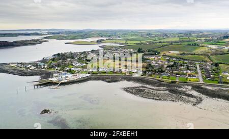 Luftdrohnenansicht über Whiterock Dorf Strangford Lough Stockfoto