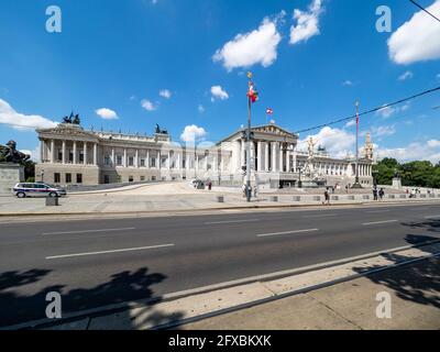 Österreich, Wien, Straße vor dem österreichischen Parlamentsgebäude Stockfoto