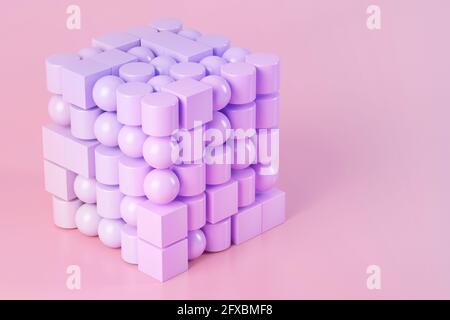 3D-Darstellung von rosa und lila Würfelanordnung aus verschiedenen geometrischen Formen Stockfoto