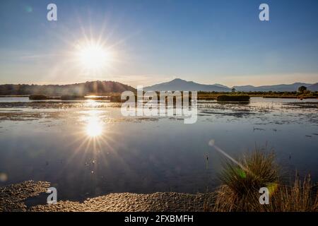 Sonnenuntergang über dem Amvrakikos Wetlands National Park Stockfoto