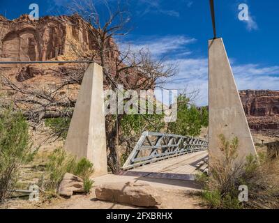 Historische San Rafael Swinging Bridge, Buckhorn Draw Road, San Rafael Swing Area nordwestlich von Green River, Utah. Stockfoto