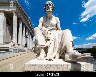 Österreich, Wien, Statue der Thukydides vor dem österreichischen Parlamentsgebäude Stockfoto