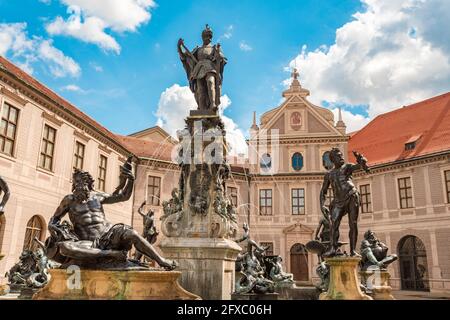 Brunnen am Wittelsbacher Brunnen bei Antiquarium in Deutschland Stockfoto