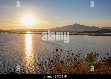 Sonnenuntergang über dem Amvrakikos Wetlands National Park Stockfoto