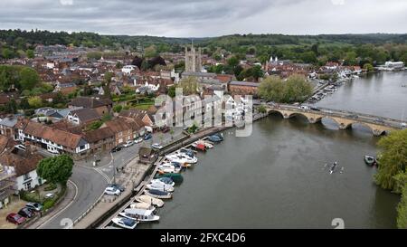 Henley on Thames Oxfordshire UK Luftaufnahme der Brücke und Stadt Stockfoto