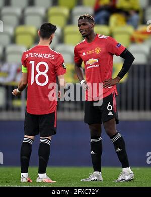 Bruno Fernandes von Manchester United (links) und Paul Pogba während des UEFA Europa League-Finales im Danziger Stadion, Polen. Bilddatum: Mittwoch, 26. Mai 2021. Stockfoto