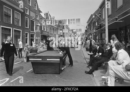 Billard im Freien in den Straßen von Hoorn, 29. Juli 1981, Billard, Niederlande, 20. Jahrhundert Presseagentur Foto, Nachrichten zu erinnern, Dokumentarfilm, historische Fotografie 1945-1990, visuelle Geschichten, Menschliche Geschichte des zwanzigsten Jahrhunderts, Momente in der Zeit festzuhalten Stockfoto