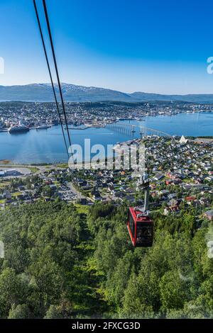 Norwegen, Troms Og Finnmark, Tromso, Küstenstadt von der Seilbahn der Fjellheisen-Seilbahn aus gesehen Stockfoto