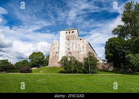 Finnland, Turku, Rasen vor der Burg Turku Stockfoto