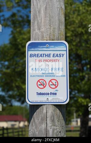 Richland, NJ - 11. Mai 2021: Tabakfrei für ein gesundes New Jersey-Zeichen bezeichnet eine rauchfreie Immobilie. Stockfoto