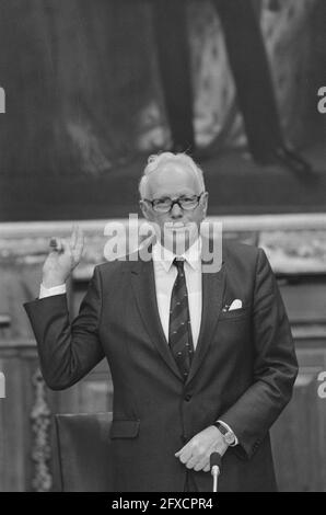 Parlamentarische Untersuchung zu Baubeihilfen; ABP-Spitzenvorstand Masson legt Eid ab, 3. September 1987, Baubeihilfen, Anfragen, Niederlande, Presseagentur des 20. Jahrhunderts, Foto, Nachrichten zum erinnern, Dokumentarfilm, historische Fotografie 1945-1990, visuelle Geschichten, Menschliche Geschichte des zwanzigsten Jahrhunderts, Momente in der Zeit festzuhalten Stockfoto