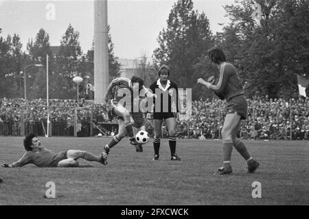 PEC Zwolle gegen FC Vlaardingen 3-1, jubelnde PEC-Spieler, 15. Mai 1978, Sport, Fußball, Niederlande, Foto der Presseagentur des 20. Jahrhunderts, zu erinnerende Nachrichten, Dokumentarfilm, historische Fotografie 1945-1990, visuelle Geschichten, Menschliche Geschichte des zwanzigsten Jahrhunderts, Momente in der Zeit festzuhalten Stockfoto