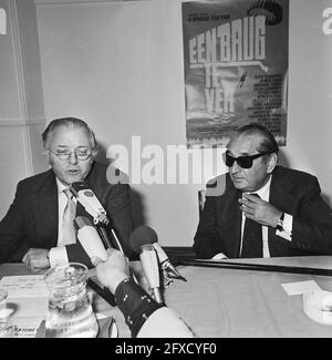 Pressekonferenz Joseph Levine im Zusammenhang mit der Premiere VON A Bridge Too Far, Regisseur Attenborough Left, 22. Juni 1977, URAUFFÜHRUNGEN, Regisseure, Pressekonferenzen, Niederlande, Foto der Presseagentur des 20. Jahrhunderts, zu erinnerende Nachrichten, Dokumentarfilm, historische Fotografie 1945-1990, visuelle Geschichten, Menschliche Geschichte des zwanzigsten Jahrhunderts, Momente in der Zeit festzuhalten Stockfoto