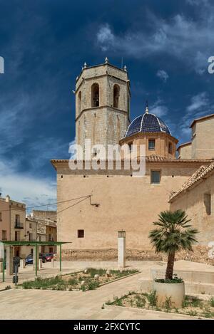 Grabsteine, die als diskoidale Stelen bezeichnet werden, stammen vom mittelalterlichen Friedhof in der Stadt San Mateo in der Provinz Catellon, Spanien, Europa Stockfoto