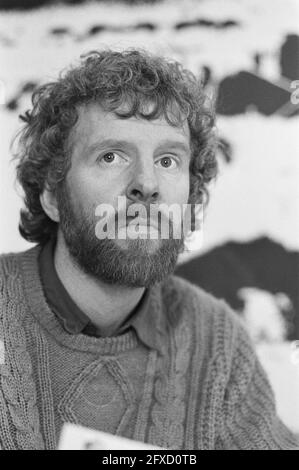 Pressekonferenz PvdA in Nieuwspoort; Nico Schrijver, Vorsitzender der Evert Vermeer Stiftung, 27. März 1985, Pressekonferenzen, Vorsitzende, 20. Jahrhundert Presseagentur Foto, Nachrichten zu erinnern, Dokumentarfilm, historische Fotografie 1945-1990, visuelle Geschichten, Menschliche Geschichte des zwanzigsten Jahrhunderts, Momente in der Zeit festzuhalten Stockfoto