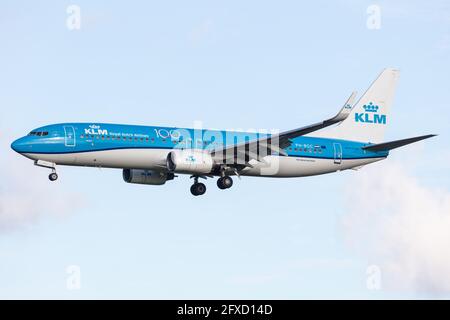 AMSTER, NIEDERLANDE – 12. September 2020: KLM (KL / KLM) nähert sich dem Flughafen Amsterdam Schiphol (EHAM/AMS) mit einer Boeing B738 (PH-BGC/30361). Stockfoto