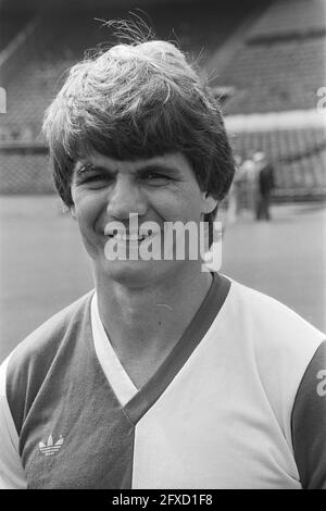 Feijenoord Press Day; Wim van Til, Headline, 29. Juli 1982, Sport, Fußball, Niederlande, Foto der Presseagentur des 20. Jahrhunderts, zu erinnerende Nachrichten, Dokumentarfilm, historische Fotografie 1945-1990, visuelle Geschichten, Menschliche Geschichte des zwanzigsten Jahrhunderts, Momente in der Zeit festzuhalten Stockfoto