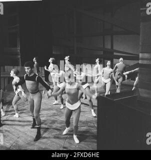 Premiere des Nationalballetts in Stadschouwburg. Tanzszenen, 20. Dezember 1961, Ballett, Tänzer, Niederlande, Presseagentur des 20. Jahrhunderts, Foto, Nachrichten zum erinnern, Dokumentarfilm, historische Fotografie 1945-1990, visuelle Geschichten, Menschliche Geschichte des zwanzigsten Jahrhunderts, Momente in der Zeit festzuhalten Stockfoto
