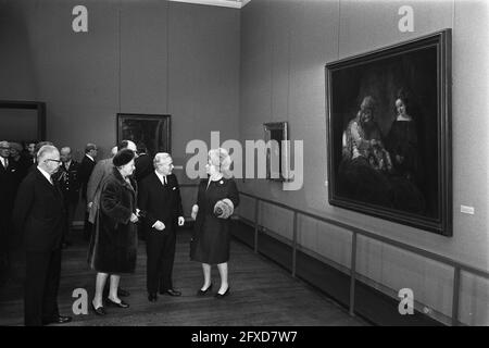 Präsident Heinemann und Ehefrau, Königin Juliana und Prinz Bernhard besuchen Rembrandt Ausstellung Adam, 27. November 1969, Besuche, Königinnen, präsidenten, Ausstellungen, Niederlande, Foto der Presseagentur des 20. Jahrhunderts, zu erinnerende Nachrichten, Dokumentation, historische Fotografie 1945-1990, visuelle Geschichten, Menschliche Geschichte des zwanzigsten Jahrhunderts, Momente in der Zeit festzuhalten Stockfoto