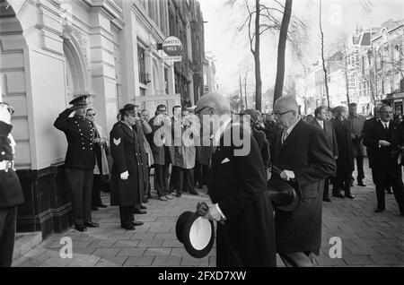 Präsident Heinemann und seine Frau wurden vom Bürgermeister Samkalden in der offiziellen Residenz Amsterdam, 24. November 1969, ACHTZIG-GENOTES, offizielle Residenzen, Geschenke, Empfänge, Niederlande, Foto der Presseagentur des 20. Jahrhunderts, zu erinnerende Nachrichten, Dokumentarfilm, historische Fotografie 1945-1990, visuelle Geschichten, Menschliche Geschichte des zwanzigsten Jahrhunderts, Momente in der Zeit festzuhalten Stockfoto